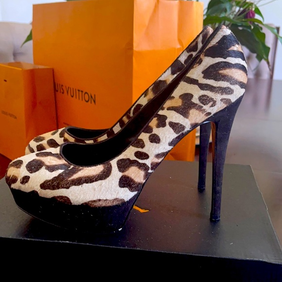 Heels - Picture 1 of 2